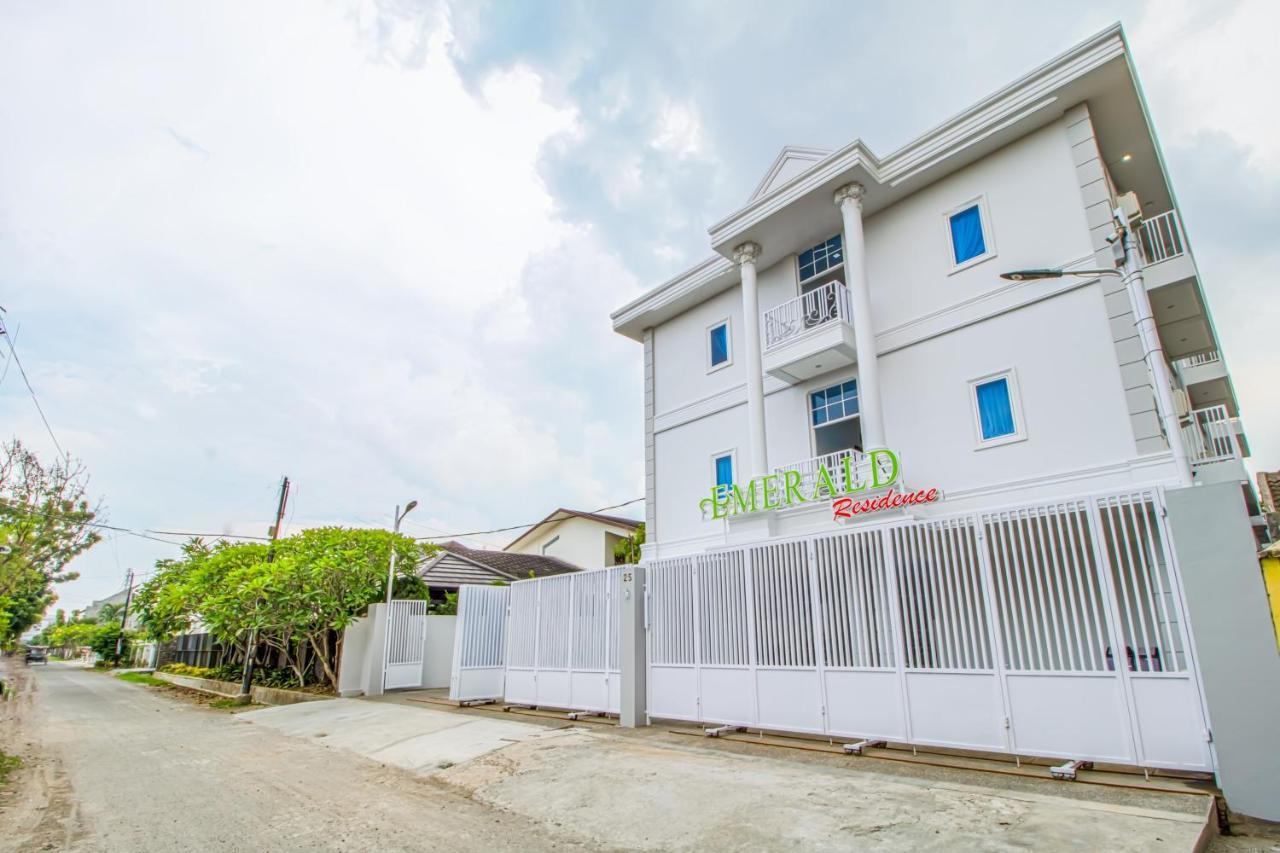 Emerald Residence Medan Exterior photo